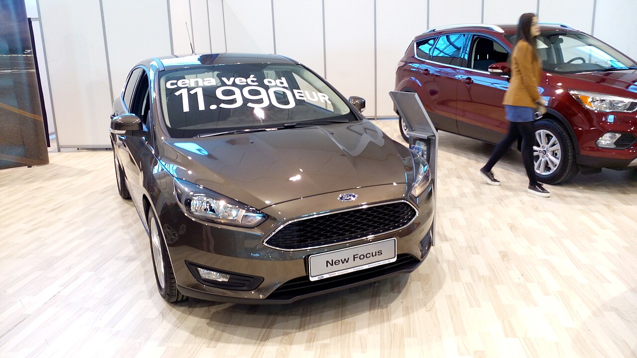 Ford Focus Mk3 front three-quarter view