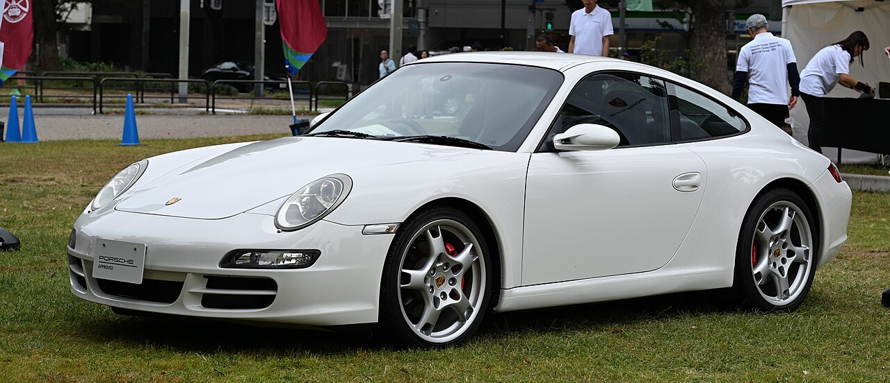 Silver Porsche 997 911 Carrera